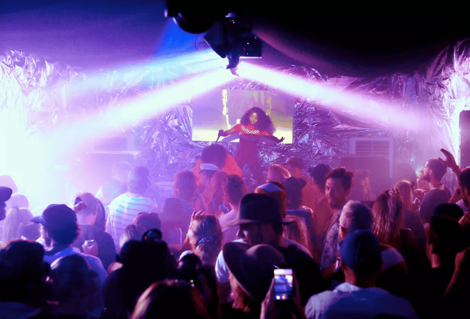 6.the iconic laundromat 3